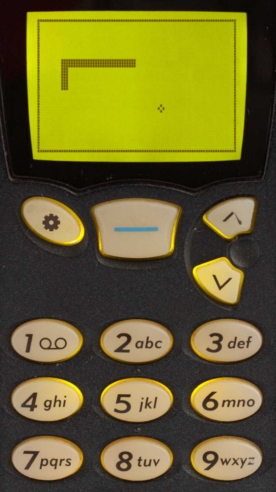 Snake 1 running in the 5110 mode of Snake '97: green dot-matrix display and keypad