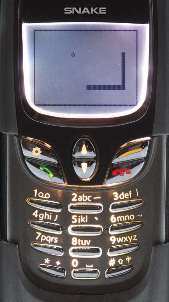 Snake 1 in the metal 8850 mode of Snake '97 with backlit keypad